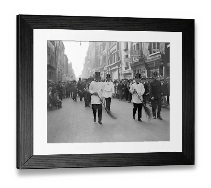 Framed Print : The time honoured custom of sweeping the road on the occasion of the Vintners Company
