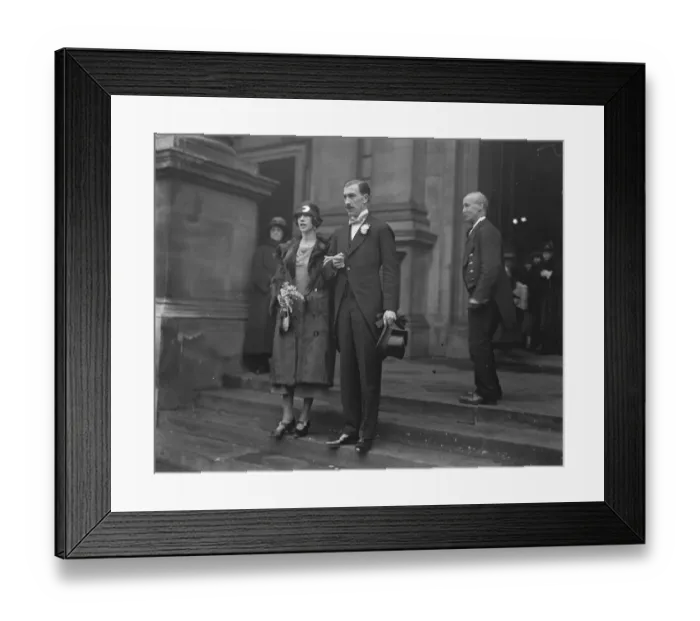 Framed Print : A Soldier Bridegroom CAptain P Waters, M C and Miss B Wilmot Sitwell leaving Brompton Framed Print : A Soldier Bridegroom CAptain P Waters, M C and Miss B Wilmot Sitwell leaving Brompton