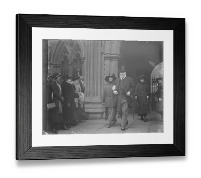 Framed Print : Society Wedding The wedding of Sir William Waters and Mrs George took place at St Mary Abbots Framed Print : Society Wedding The wedding of Sir William Waters and Mrs George took place at St Mary Abbots