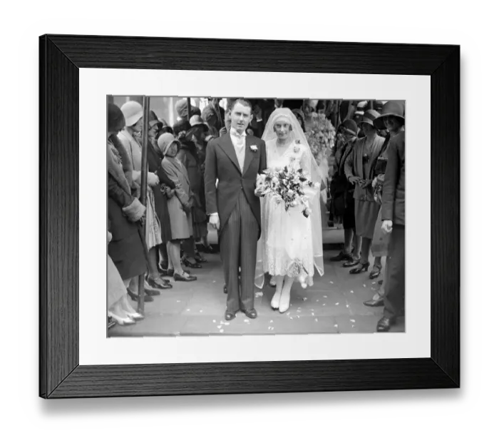 Framed Print : Wedding of Mr Gordon Oakshott and Miss Jeanette Huxley at All Souls, Langham Place Framed Print : Wedding of Mr Gordon Oakshott and Miss Jeanette Huxley at All Souls, Langham Place
