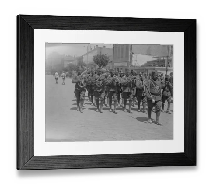 Framed Print : Preparing for the Royal Wedding at Belgrade. The Royal Guards Band marching through