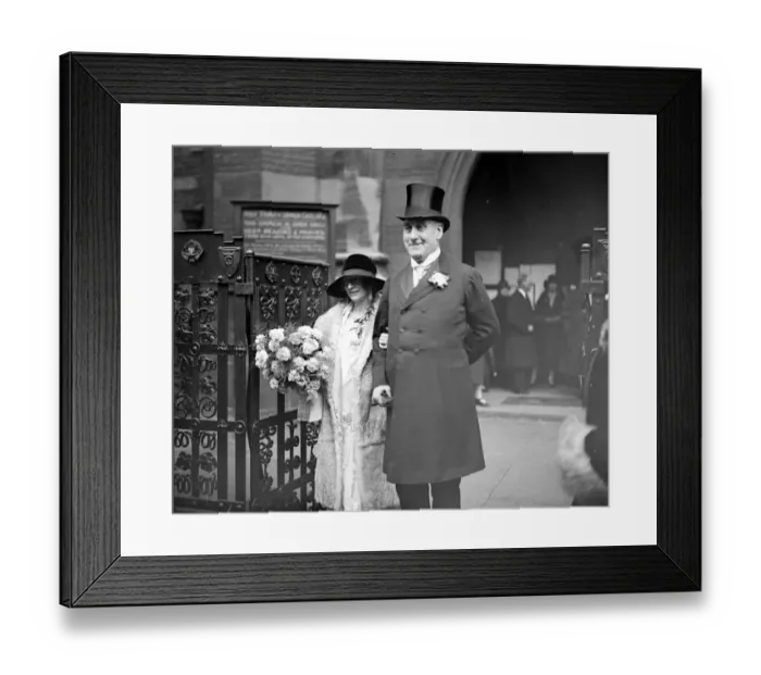 Framed Print : Sir Joseph Bradley and Miss Protheroe leaving Holy Trinity, Sloane Street, after their wedding Framed Print : Sir Joseph Bradley and Miss Protheroe leaving Holy Trinity, Sloane Street, after their wedding