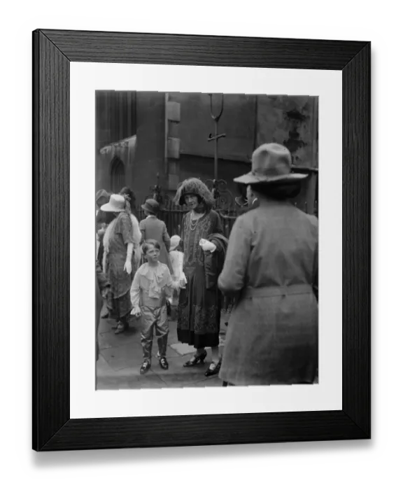 Framed Print : Wedding of the year. The Hon Monica Grenfell was married at St Margarets to Air Framed Print : Wedding of the year. The Hon Monica Grenfell was married at St Margarets to Air