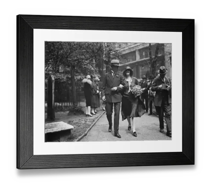 Framed Print : American author weds. Mr Sinclair Lewis and Miss D Thompson leaving the Savoy Framed Print : American author weds. Mr Sinclair Lewis and Miss D Thompson leaving the Savoy