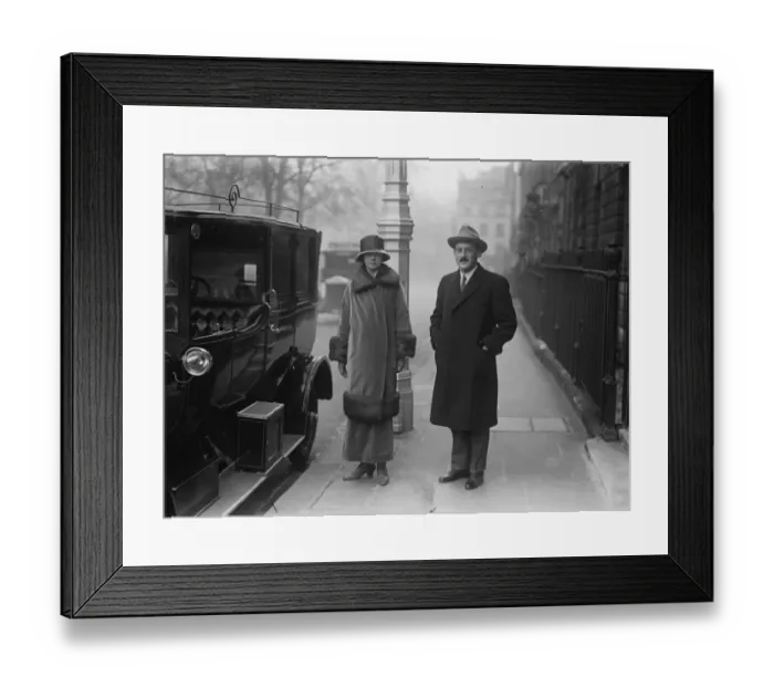 Framed Print : At St Jamess church, Spanish Place, Lady Hermione Herbert will be married to Framed Print : At St Jamess church, Spanish Place, Lady Hermione Herbert will be married to