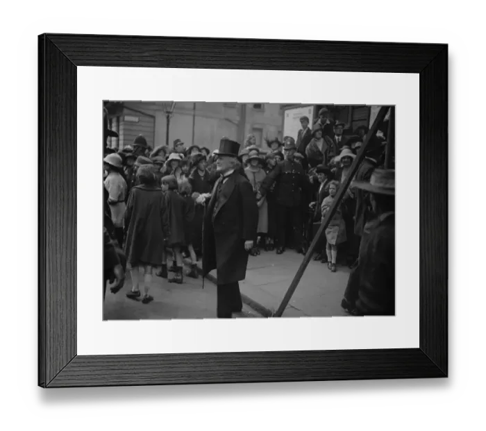 Framed Print : Wedding. Miss Eleanor Henderson, daughter of the Home Secretary, Mr Arthur Henderson Framed Print : Wedding. Miss Eleanor Henderson, daughter of the Home Secretary, Mr Arthur Henderson