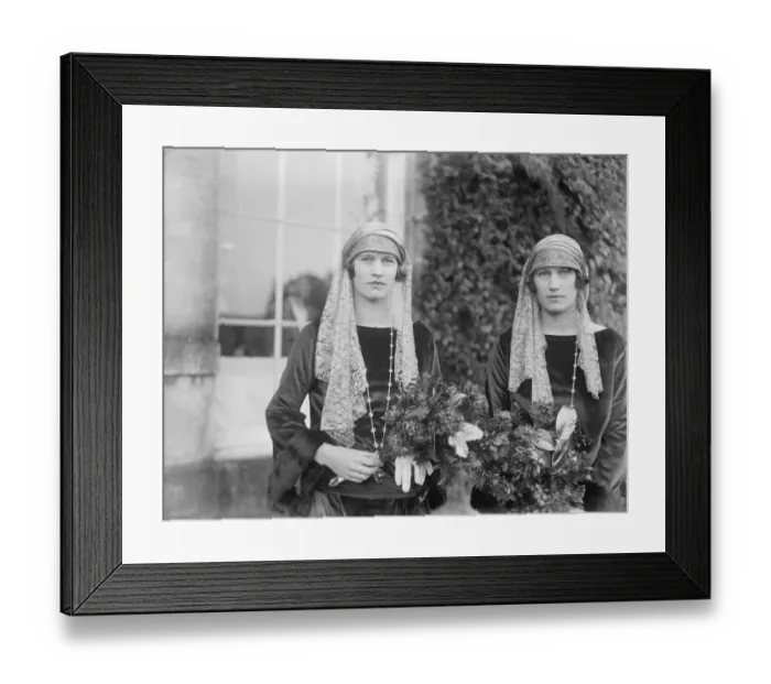 Framed Print : Peers son weds in Yorkshire village. Captain Isabella, younger daughter of Mr Framed Print : Peers son weds in Yorkshire village. Captain Isabella, younger daughter of Mr