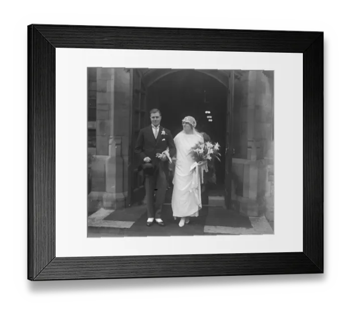 Framed Print : VC of the honourable artillery company weds. Lieut Haine, VC, of the Honourable Framed Print : VC of the honourable artillery company weds. Lieut Haine, VC, of the Honourable