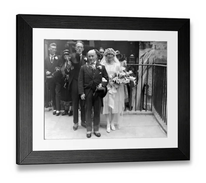 Framed Print : Wedding of Mr Clifford Morgan and Miss Mulreardy at the Temple Church, London. 3