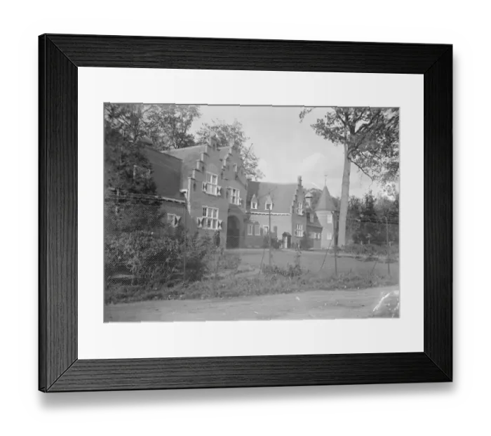 Framed Print : The ex - Kaisers wedding. The lodge at the main entrance to Doorn Castle in