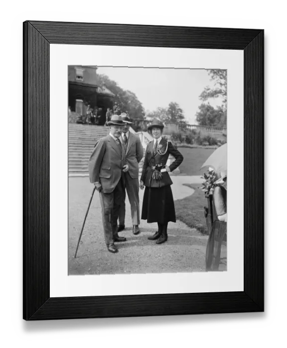 Framed Print : Peers daughter to wed The Hon Gladys Waring, only daughter of Lord and Lady Waring Framed Print : Peers daughter to wed The Hon Gladys Waring, only daughter of Lord and Lady Waring