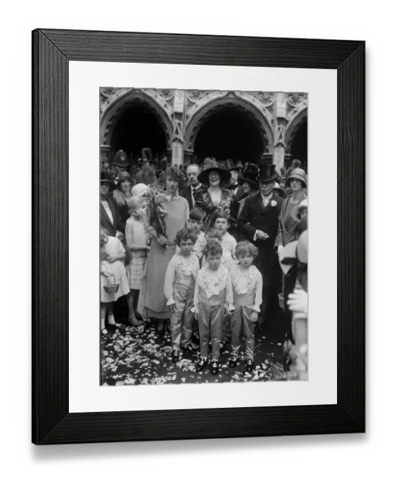Framed Print : Wedding of the year. The Hon Monica Grenfell was married at St Margarets to Air Framed Print : Wedding of the year. The Hon Monica Grenfell was married at St Margarets to Air