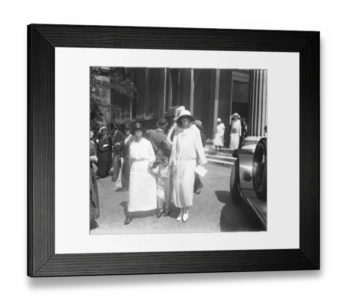 Framed Print : Mondays society wedding. The wedding took place at St Peter s, Eaton Place Framed Print : Mondays society wedding. The wedding took place at St Peter s, Eaton Place