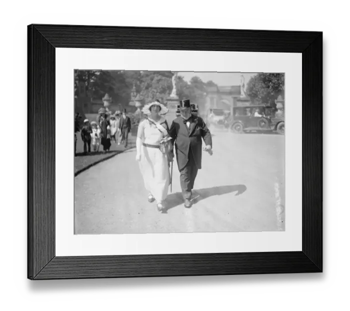 Framed Print : Lady Rachel Cavendish weds the Hon James Gray Stuart at Edensor, near Chatsworth Framed Print : Lady Rachel Cavendish weds the Hon James Gray Stuart at Edensor, near Chatsworth