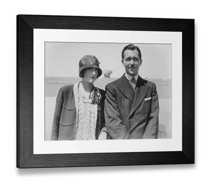 Framed Print : British MP in the States. Mrs Cunningham Reid, MP, and Mrs Reid photographed Framed Print : British MP in the States. Mrs Cunningham Reid, MP, and Mrs Reid photographed
