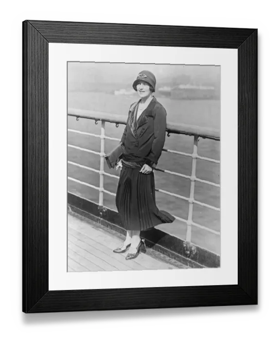 Framed Print : The Duchess of Westminster arriving at New York 10 September 1924 Framed Print : The Duchess of Westminster arriving at New York 10 September 1924