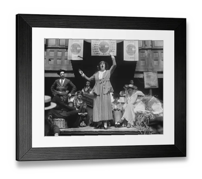 Framed Print : Miss Jose Collins, sells a quart of peas for ? 5 in aid of the red cross 15 June 1917 Framed Print : Miss Jose Collins, sells a quart of peas for ? 5 in aid of the red cross 15 June 1917