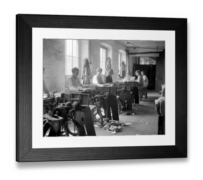 Framed Print : At Messrs James Burns Book Binding works at Esher. putting on the end papers Framed Print : At Messrs James Burns Book Binding works at Esher. putting on the end papers