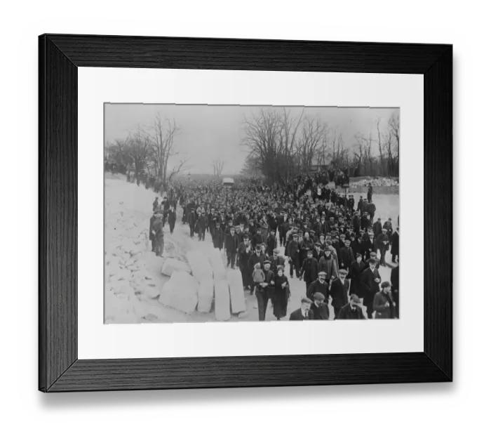 Framed Print : French railway strike. Strikers leaving the Bois de Vincennes after a meeting Framed Print : French railway strike. Strikers leaving the Bois de Vincennes after a meeting