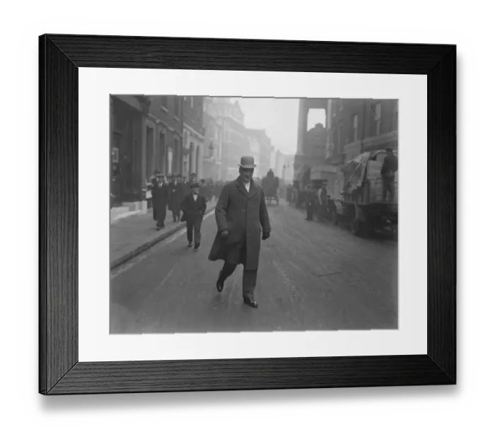 Framed Print : The Hooley Case at Bow Street. Mr Hooley leaving the court. 1 February 1922 Ernest Framed Print : The Hooley Case at Bow Street. Mr Hooley leaving the court. 1 February 1922 Ernest