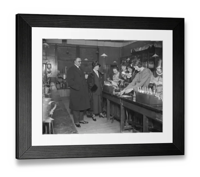 Framed Print : Sir Atul and Lady Chatterjee visit London School of medicine for women. Sir Atul Chatterjee Framed Print : Sir Atul and Lady Chatterjee visit London School of medicine for women. Sir Atul Chatterjee