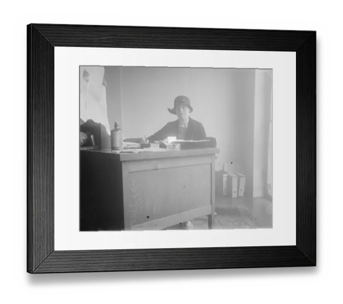 Framed Print : Aristocratic business recruit. Lord Lonsdales niece, Mrs Barbara Miller, an expert motorist