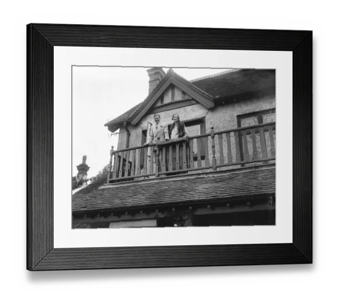 Framed Print : Englands Captain returns home to Hythe. The English skipper and his wife acknowledging Framed Print : Englands Captain returns home to Hythe. The English skipper and his wife acknowledging