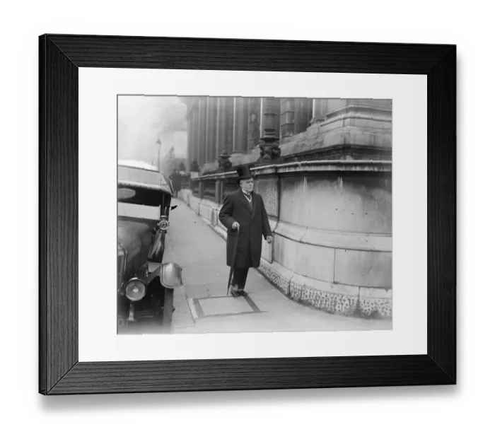 Framed Print : The Carlton Club meeting. Sir Herbert Neild, KC, arriving. 19 October 1922 Framed Print : The Carlton Club meeting. Sir Herbert Neild, KC, arriving. 19 October 1922