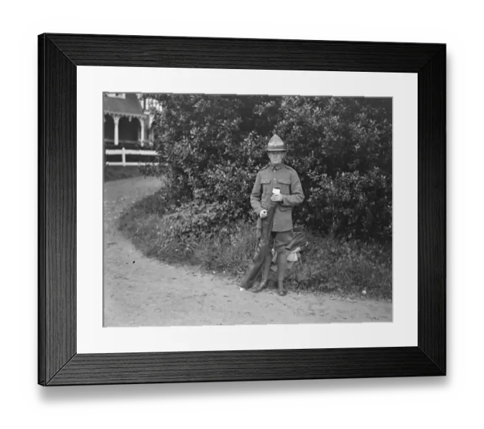 Framed Print : Bisley Meeting Sergeant Loveday Last year Kings prize winner who arrived at Bisley Framed Print : Bisley Meeting Sergeant Loveday Last year Kings prize winner who arrived at Bisley