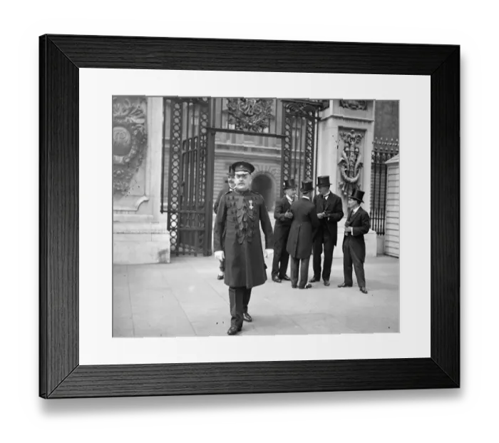 Framed Print : Second investiture at Buckingham Palace. Supt Lewis ( MBE ) of Manchester City Framed Print : Second investiture at Buckingham Palace. Supt Lewis ( MBE ) of Manchester City