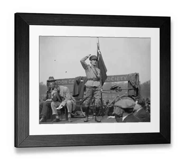 Framed Print : May Day Labour demonstration in Hyde Park. Commander J Snooks addressing one of the meetings