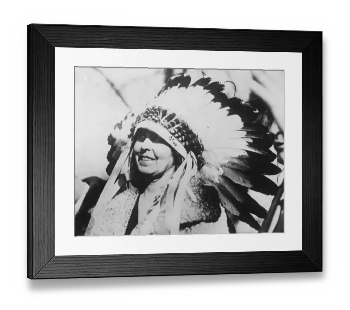 Framed Print : Queen of Romania wearing the war bonnet presented by a Sioux Chief. 16 November 1926 Framed Print : Queen of Romania wearing the war bonnet presented by a Sioux Chief. 16 November 1926