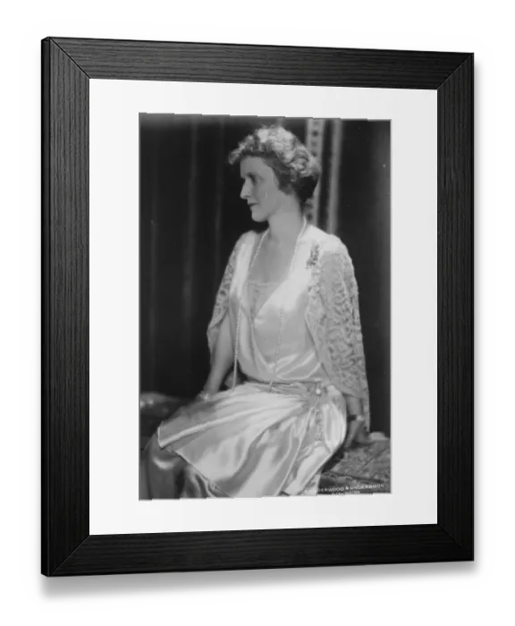 Framed Print : New portrait of Lady Astor taken at the Canadian Legation in Washington. 23 October Framed Print : New portrait of Lady Astor taken at the Canadian Legation in Washington. 23 October