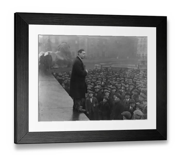 Framed Print : Unemployed marchers demonstration in Trafalgar Square. W Hannington speaking. 30