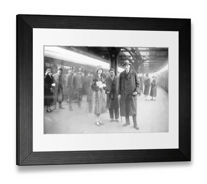 Framed Print : Earl and Lady Winterton and Sir Victor and Lady Warrender leave for India. Earl Framed Print : Earl and Lady Winterton and Sir Victor and Lady Warrender leave for India. Earl