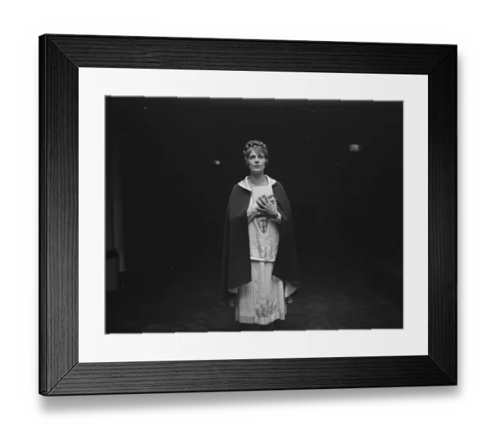 Framed Print : To drive the devil out of Great Britain. Mrs Aimee McPherson the Los Angeles hot - gospeller Framed Print : To drive the devil out of Great Britain. Mrs Aimee McPherson the Los Angeles hot - gospeller