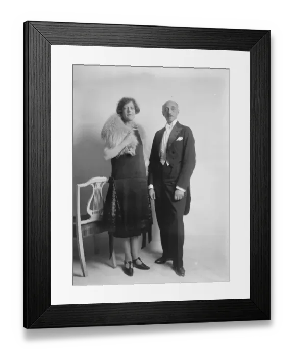 Framed Print : Crusade Ball at the Hyde Park Hotel. Lady Fora Hastings and Mr Piazzani. 28 January