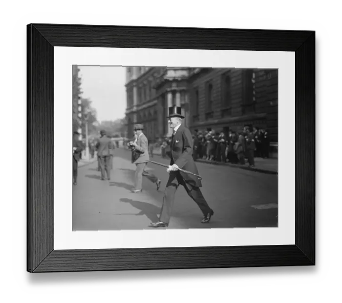Framed Print : Cabinet meeting at No 10. Sir Austen Chamberlain arriving 3 June 1929 Framed Print : Cabinet meeting at No 10. Sir Austen Chamberlain arriving 3 June 1929