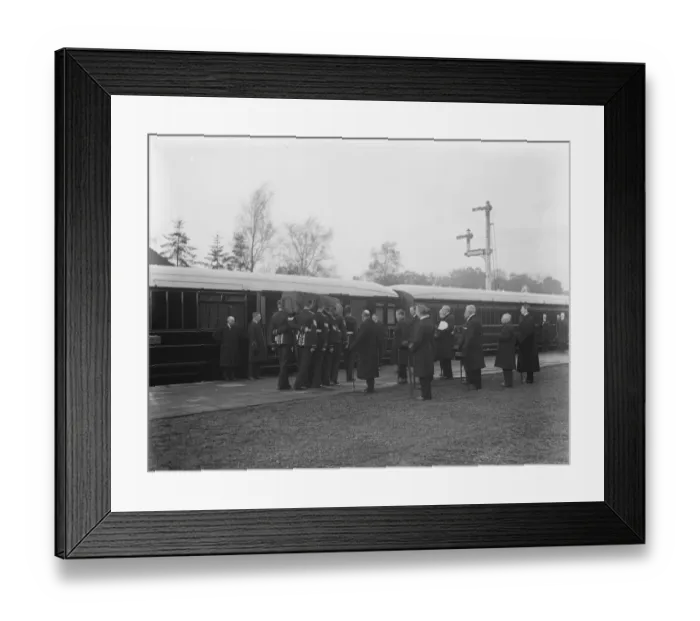 Framed Print : Queen Alexandras funeral at Sandringham. The coffin being put on to the train Framed Print : Queen Alexandras funeral at Sandringham. The coffin being put on to the train