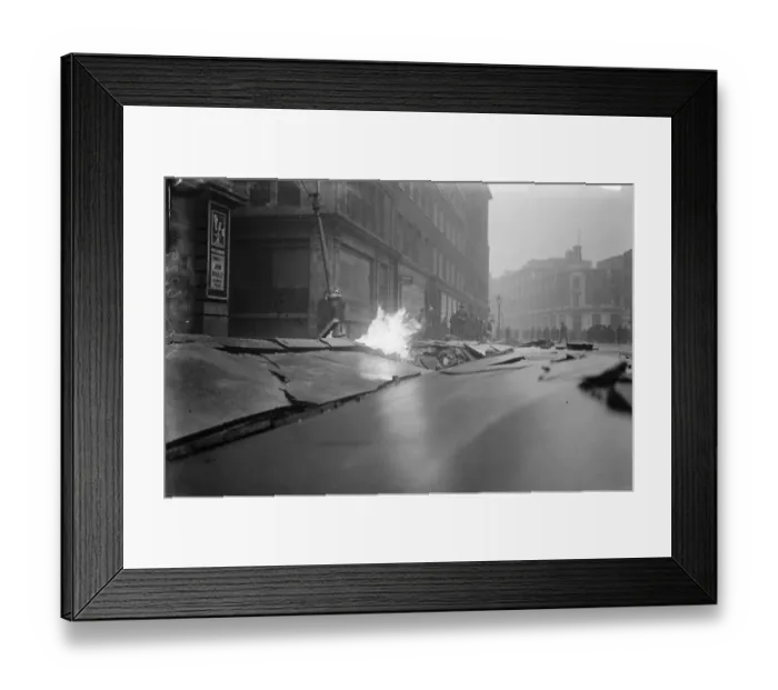 Framed Print : Bloomsbury gas explosion. 20 December 1928