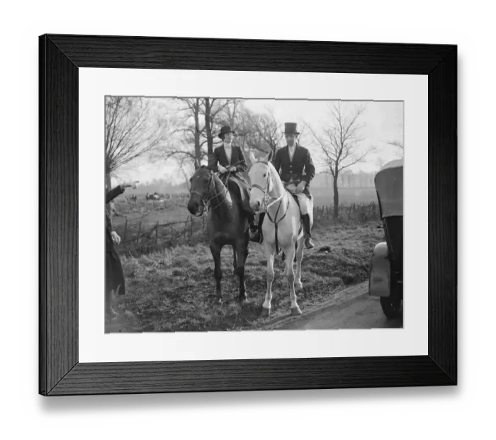 Framed Print : North Cotswold meet at Hinton, near Evesham. Captain and Lady Mary Strickland