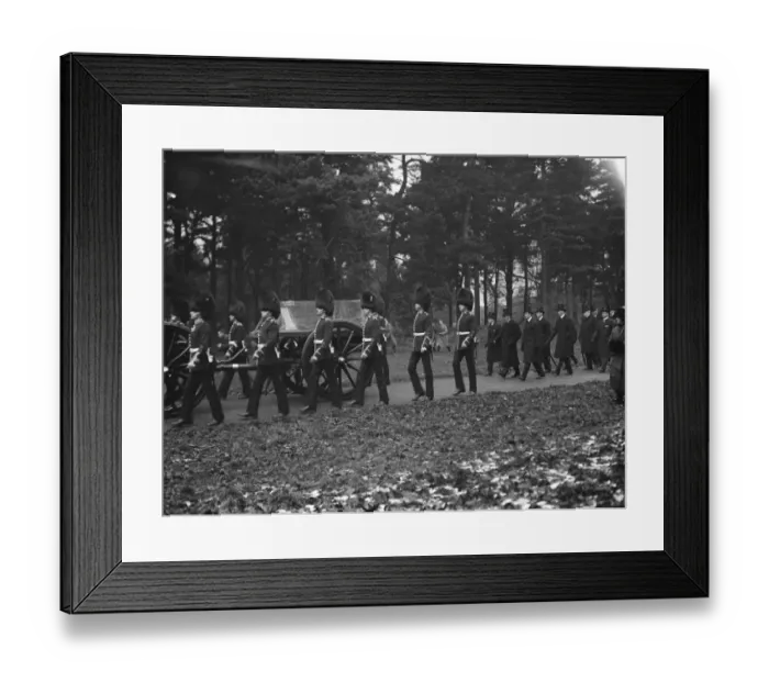 Framed Print : Royal funeral scene at Sandringham. The coffinand the Royal mourners on the way