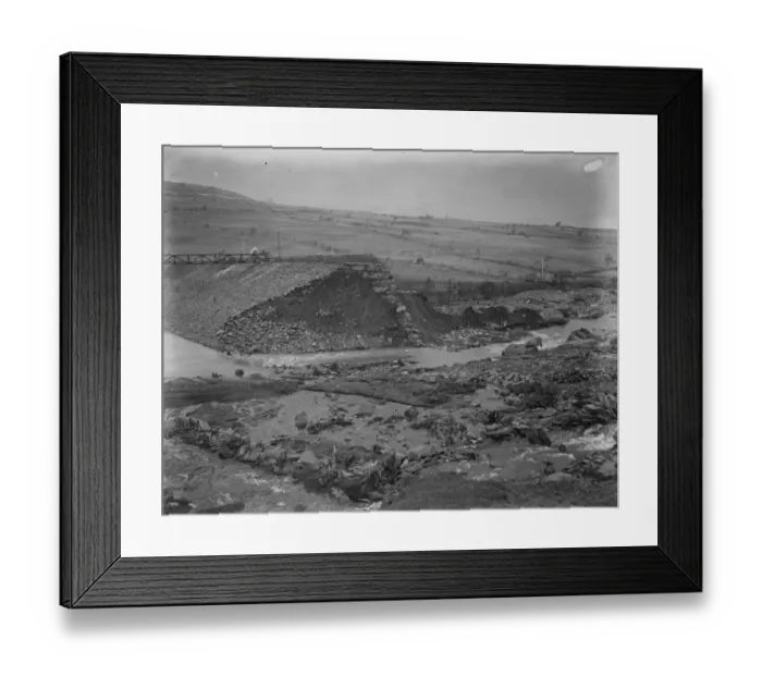 Framed Print : The Welsh disaster. The scene of desolation at Porth Llwyd. 4 November 1925