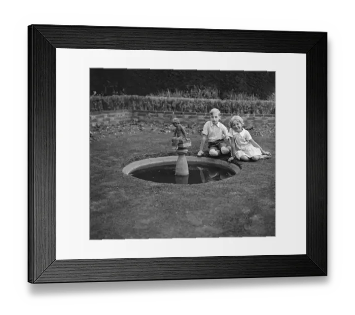 Framed Print : Betty and Paul Gillespie, children of the famous theatrical magnate, Mr R H Gillespie Framed Print : Betty and Paul Gillespie, children of the famous theatrical magnate, Mr R H Gillespie
