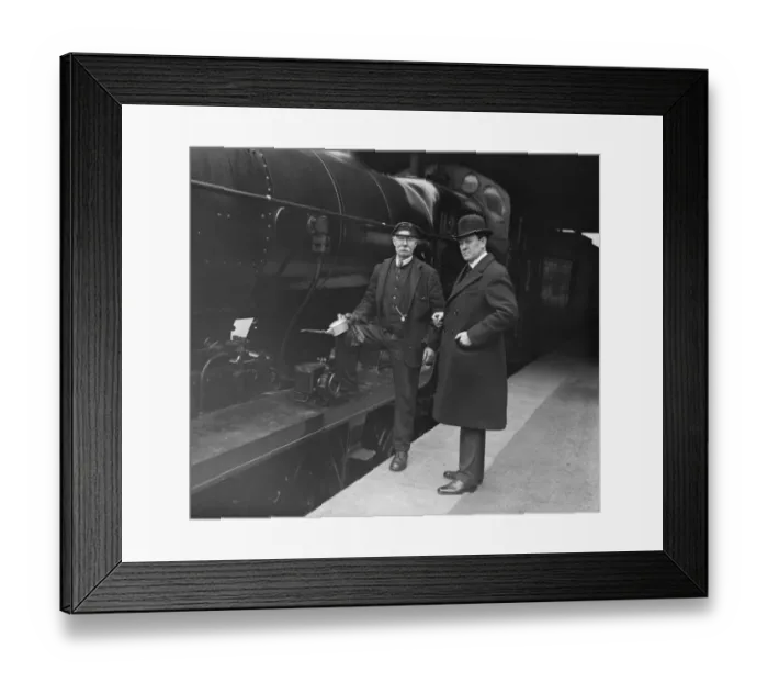 Framed Print : Senator Wilson returns to Australia. Senator Wilson left Victoria en route for Australia Framed Print : Senator Wilson returns to Australia. Senator Wilson left Victoria en route for Australia