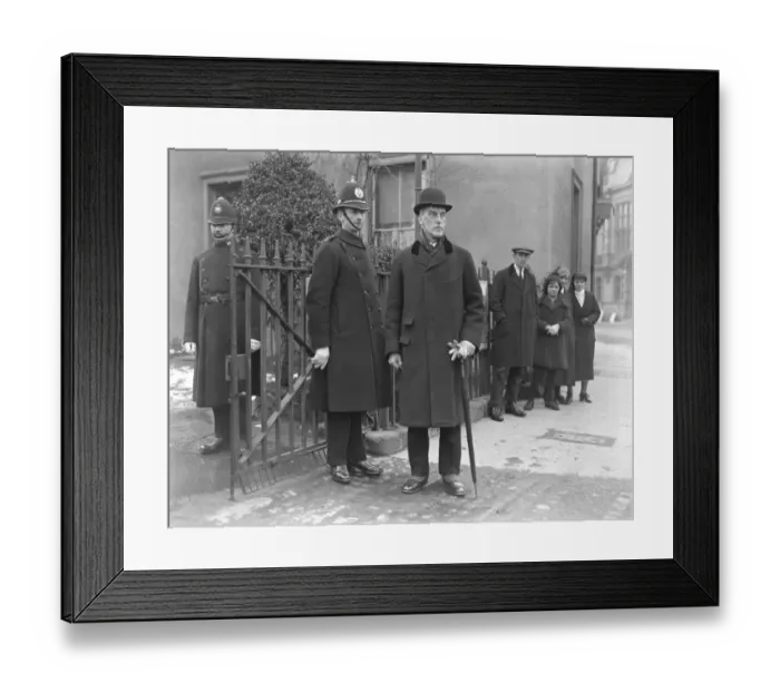 Framed Print : The Armstrong Trial at Hereford Sir Ernest Pollock outside the court 4 April 1922 Framed Print : The Armstrong Trial at Hereford Sir Ernest Pollock outside the court 4 April 1922