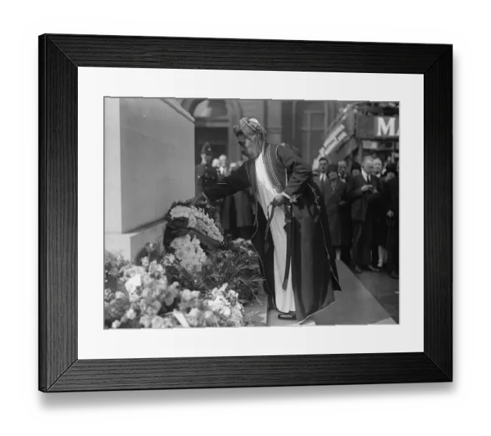 Framed Print : Sultan of Muscat at the cenotaph. 17 September 1928 Framed Print : Sultan of Muscat at the cenotaph. 17 September 1928