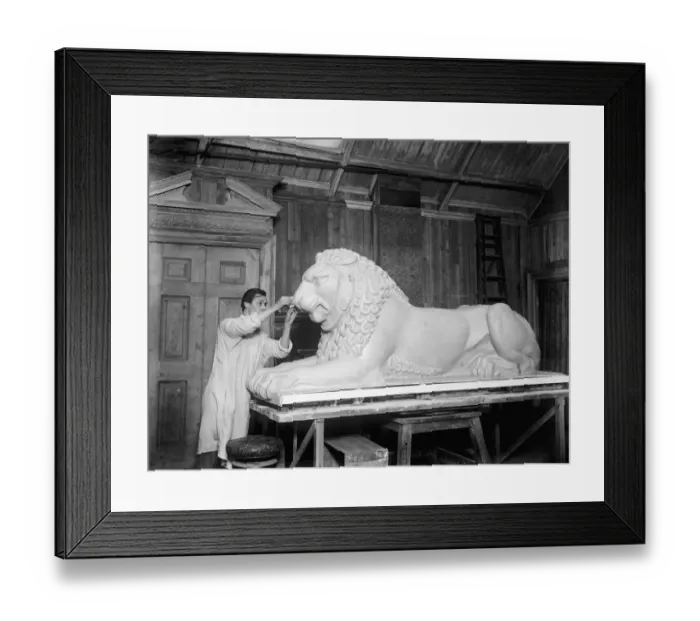 Framed Print : Mr J Bickerdyke at work on model of one of two lions to be placed at main entrance to Stowe School