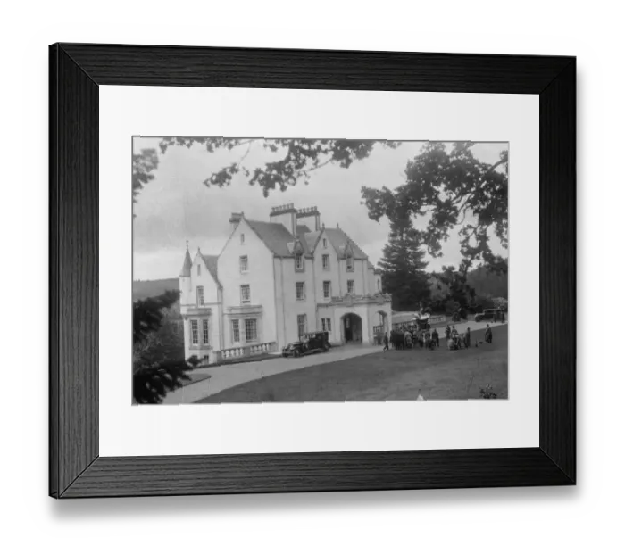 Framed Print : Historic meeting in the Scottish Highlands of Mr Ramsay McDonald and General Dawes Framed Print : Historic meeting in the Scottish Highlands of Mr Ramsay McDonald and General Dawes