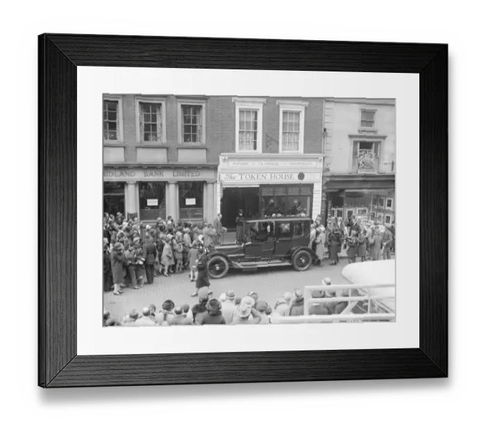 Framed Print : The Queen out shopping at Windsor. HM leaving The Token House, Windsor. 20
